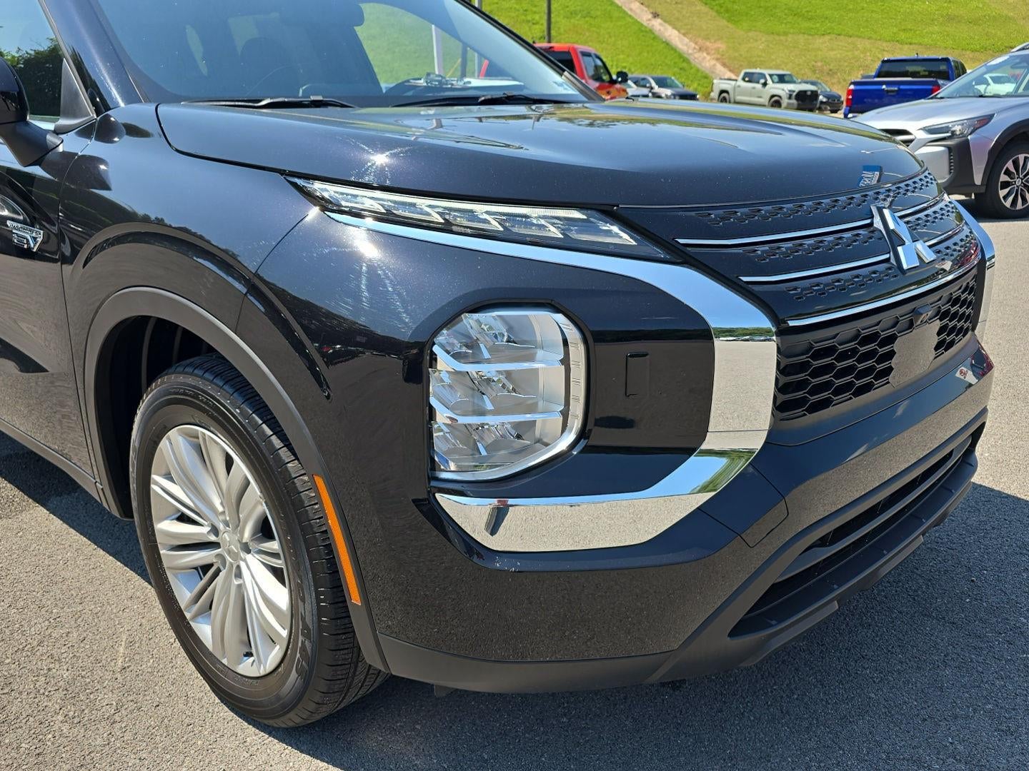 2025 Mitsubishi Outlander Plug-In Hybrid ES
