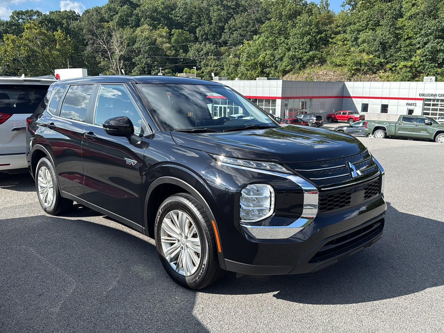 2025 Mitsubishi Outlander Plug-In Hybrid ES