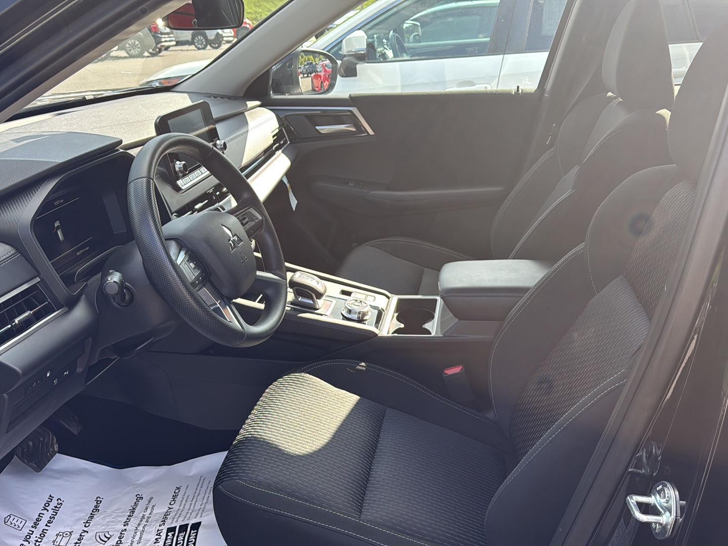 2025 Mitsubishi Outlander Plug-In Hybrid ES