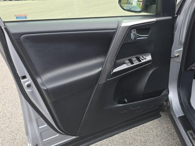 2018 Toyota RAV4 Hybrid SE