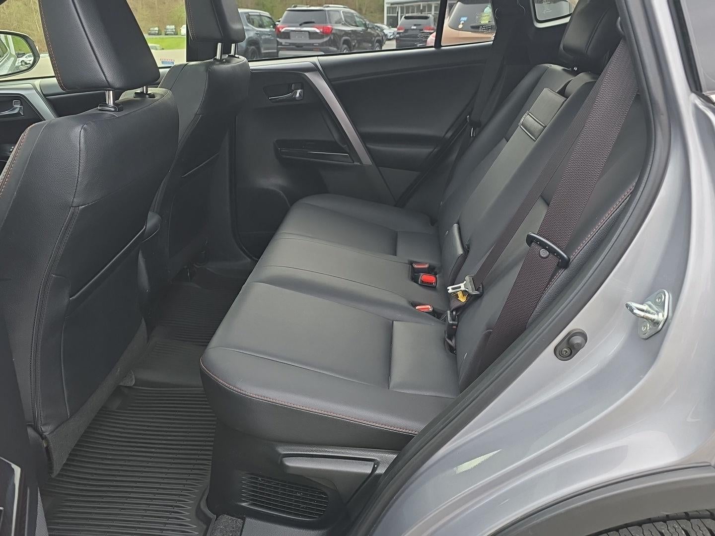 2018 Toyota RAV4 Hybrid SE