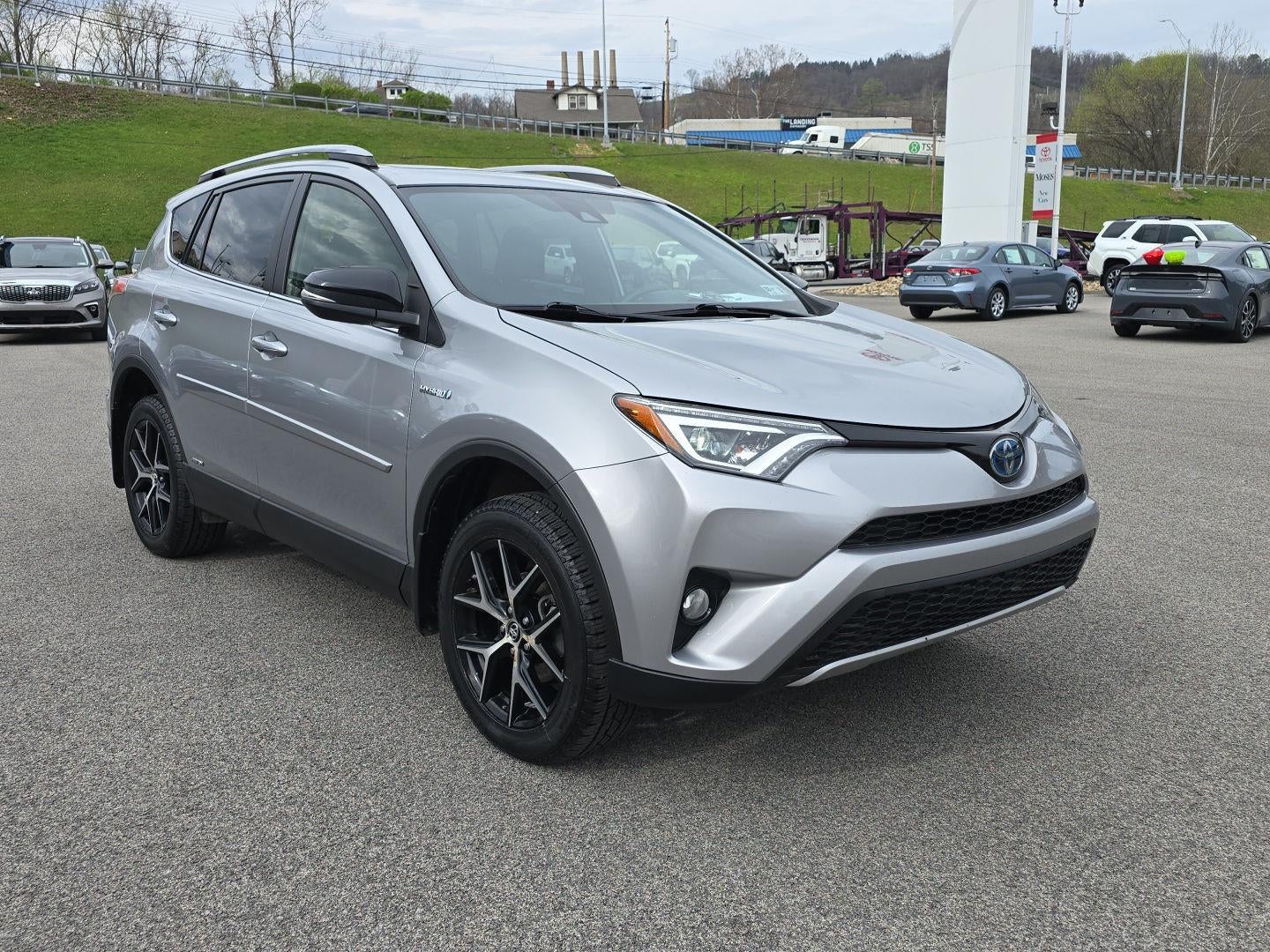 2018 Toyota RAV4 Hybrid SE