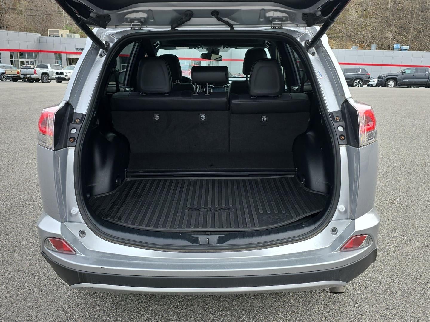 2018 Toyota RAV4 Hybrid SE