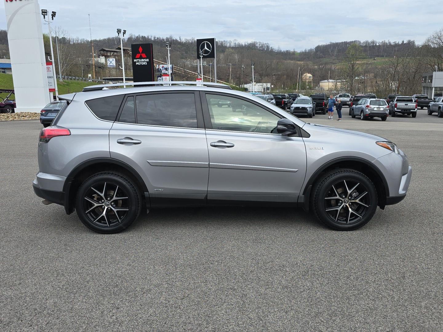 2018 Toyota RAV4 Hybrid SE