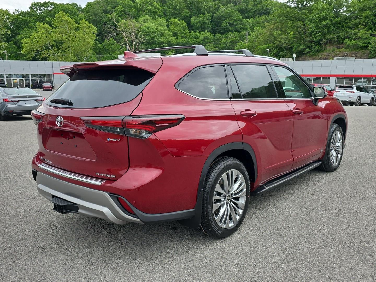 2026 Toyota Highlander Hybrid Platinum