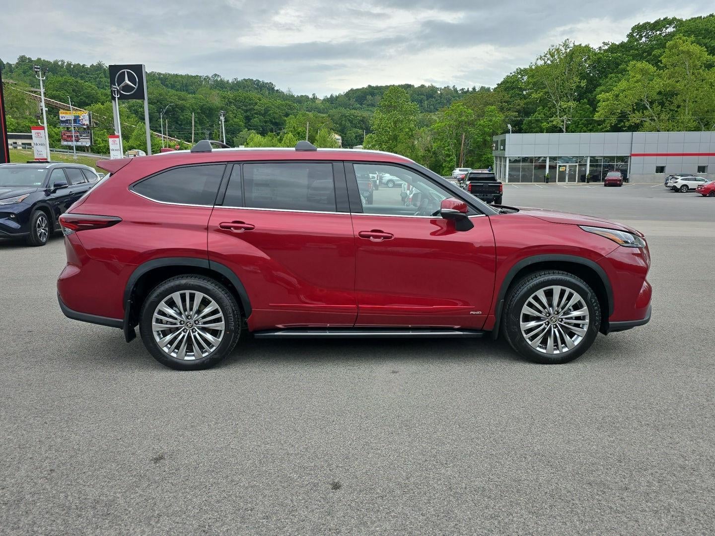 2026 Toyota Highlander Hybrid Platinum