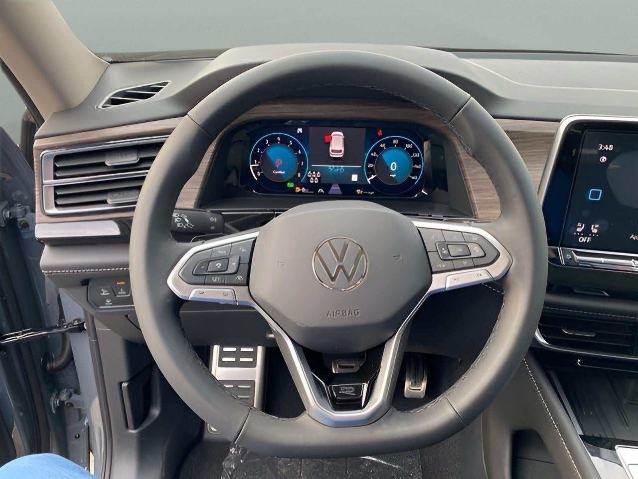 2025 Volkswagen Atlas 2.0T SEL Premium R-Line