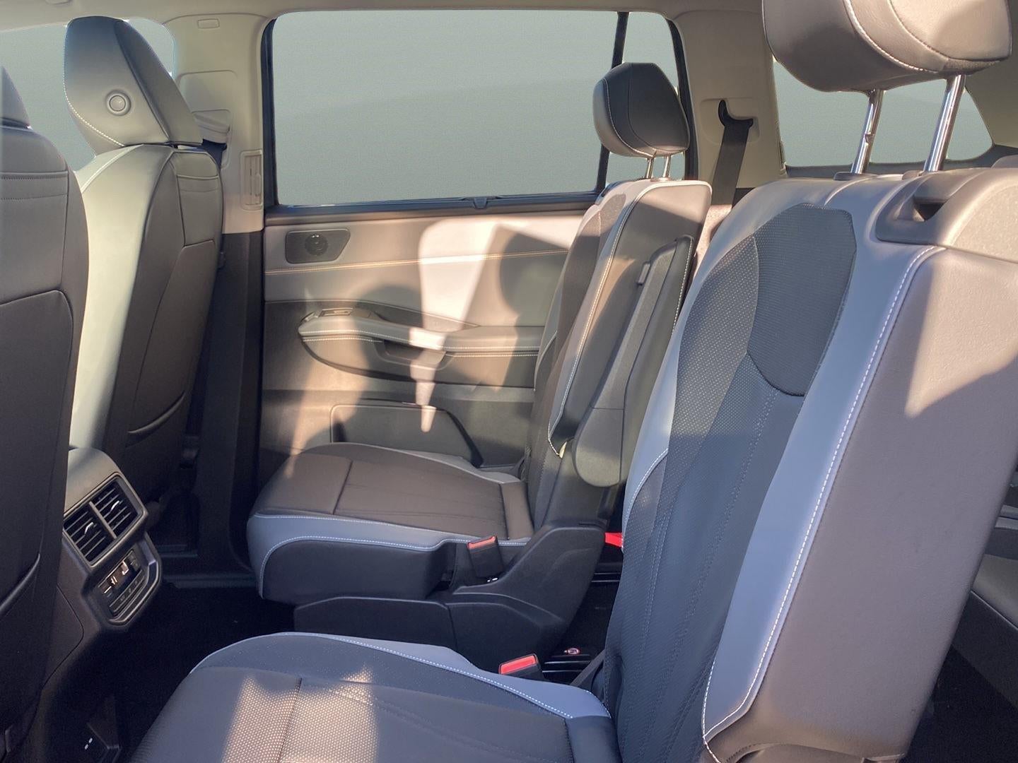 2027 Volkswagen Atlas SE w/Technology