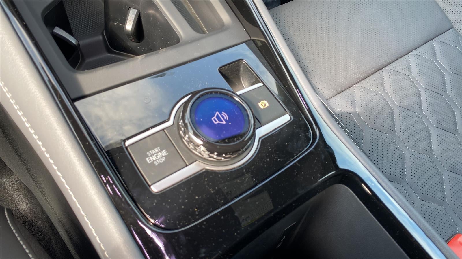 2026 Volkswagen Tiguan 2.0T SEL
