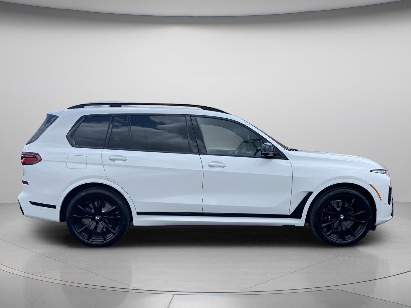 2027 BMW X7 M60i