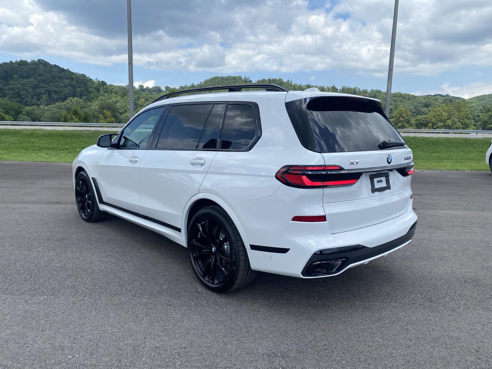 2027 BMW X7 M60i