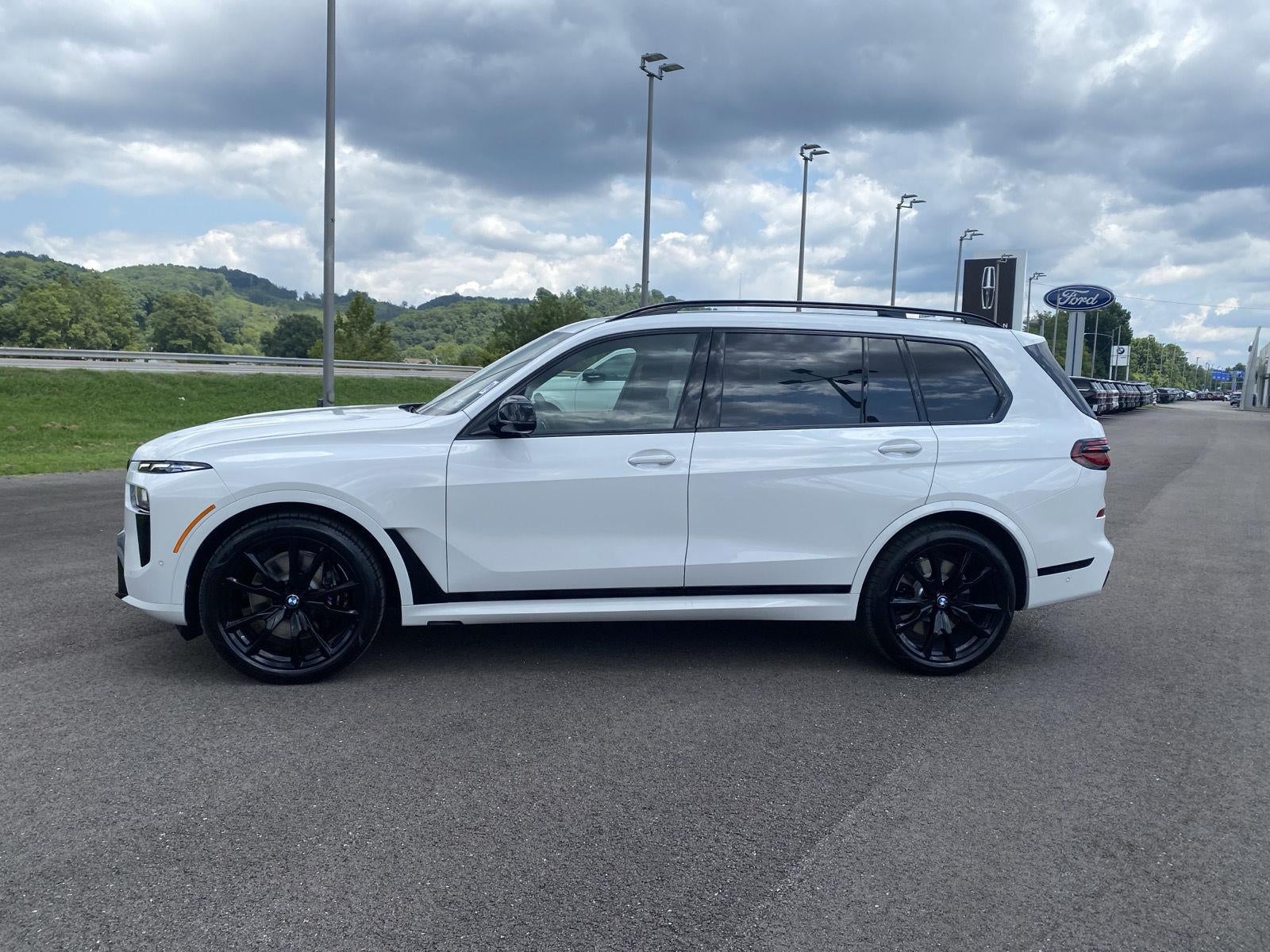 2027 BMW X7 M60i