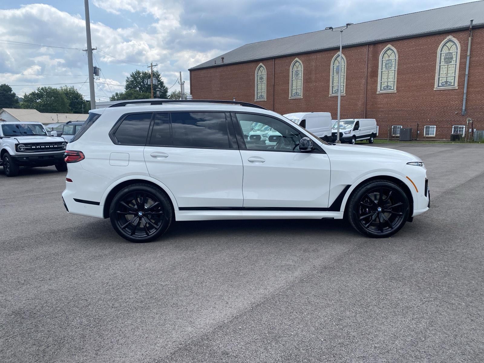 2027 BMW X7 M60i