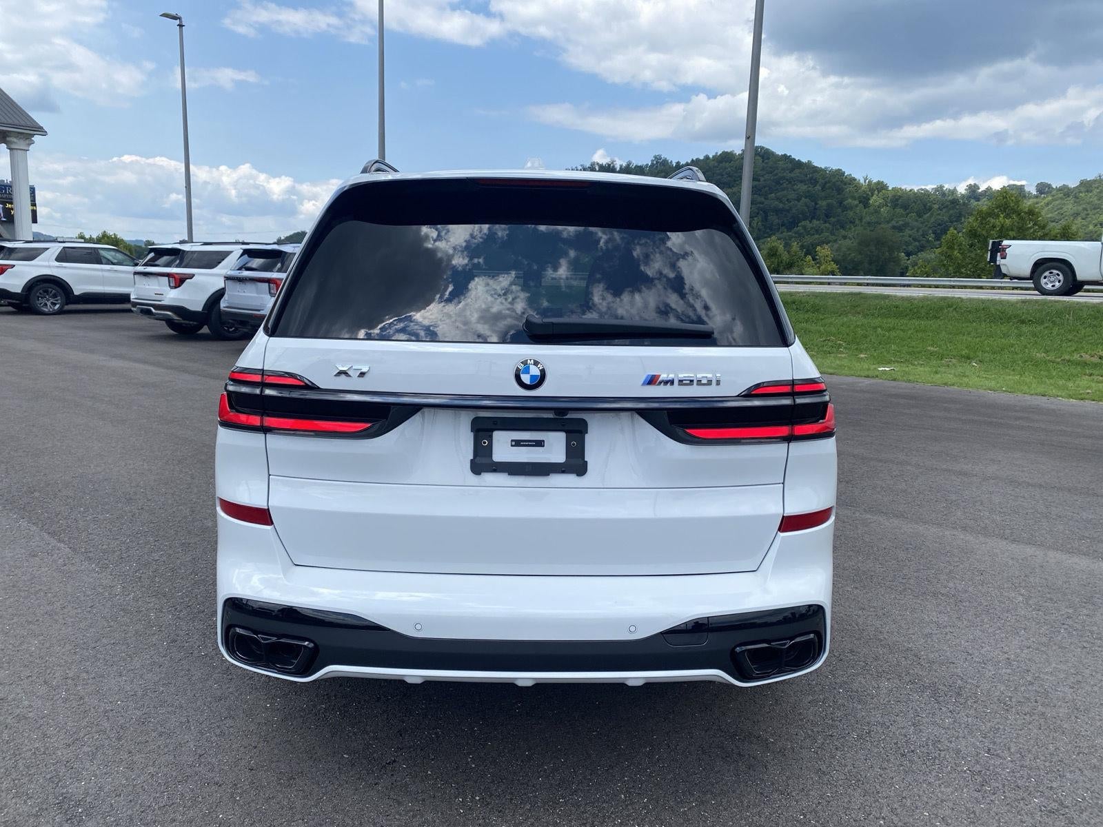 2027 BMW X7 M60i