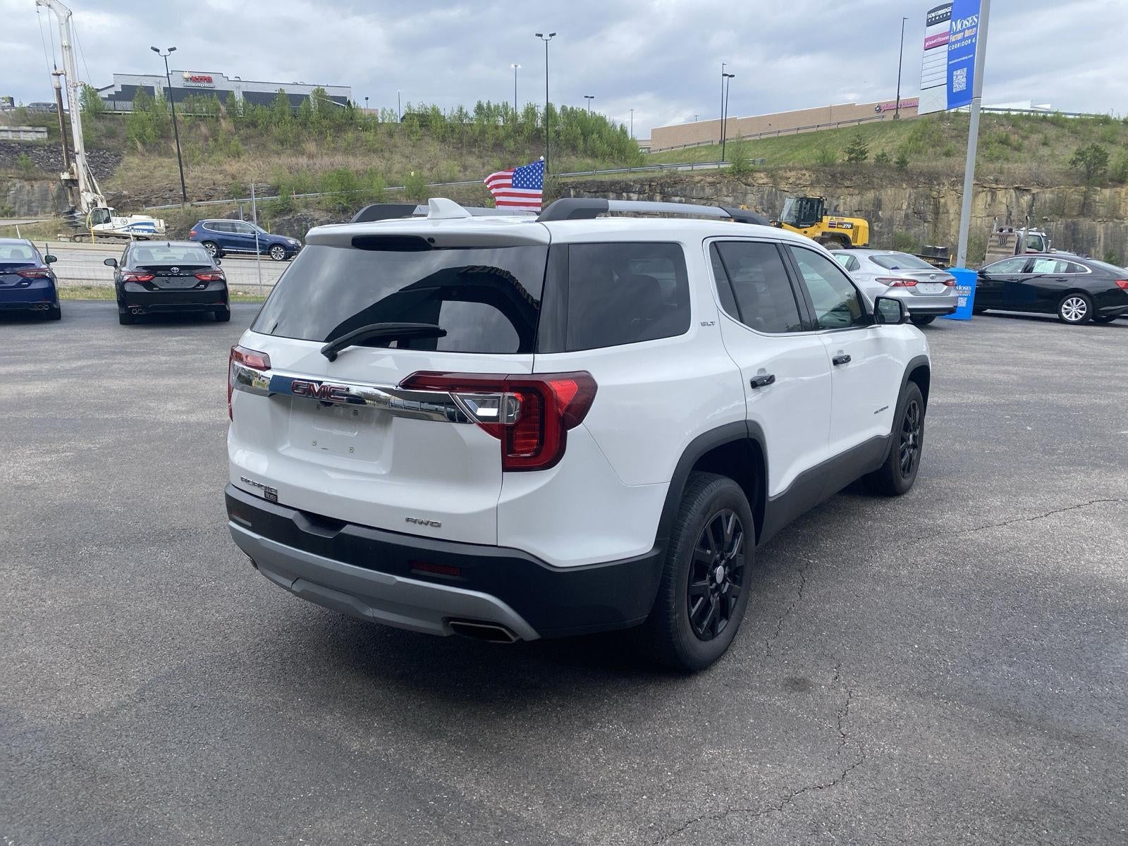 2023 GMC Acadia SLT
