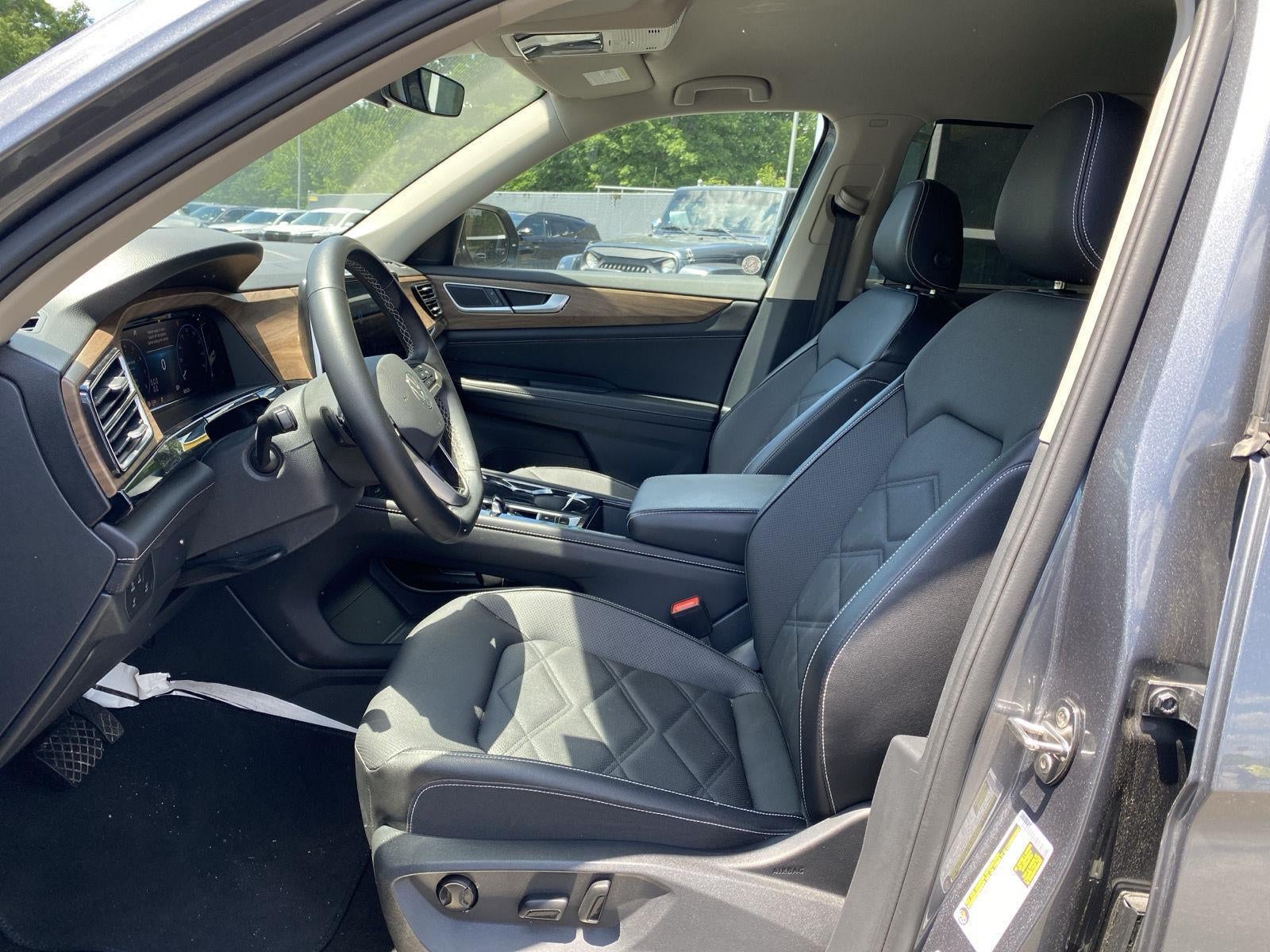 2025 Volkswagen Atlas 2.0T SE w/Technology