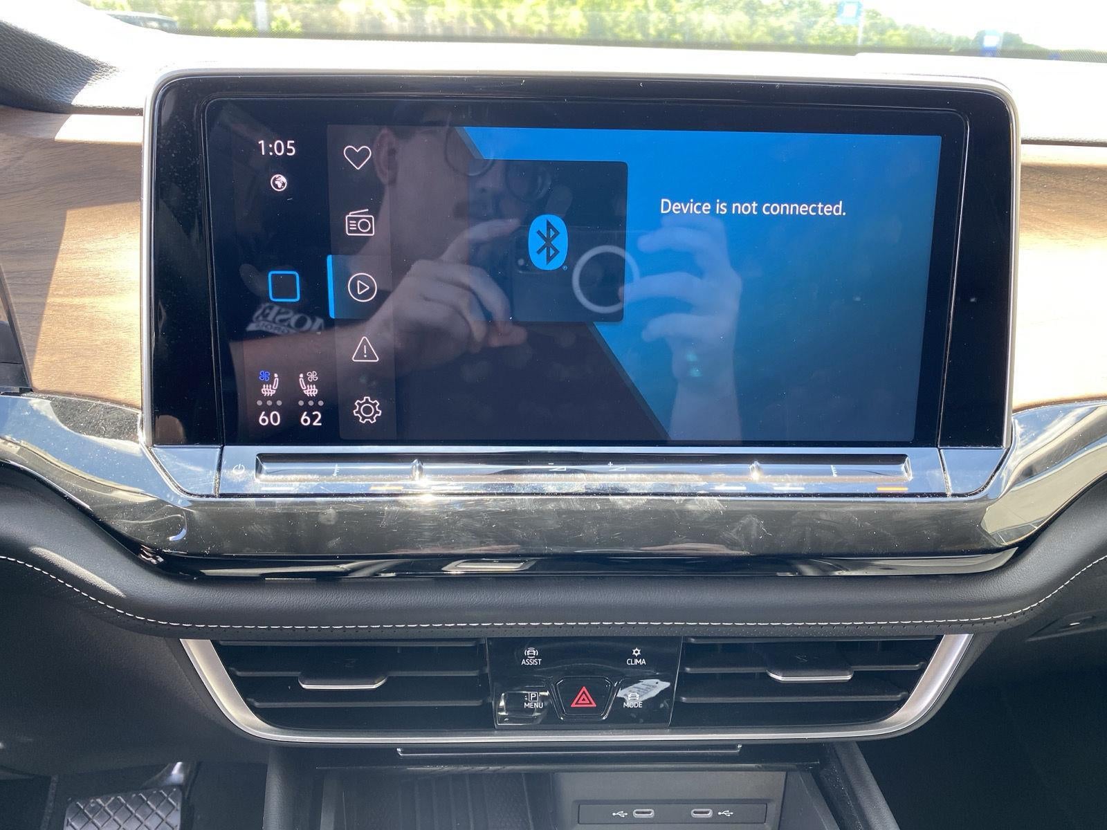 2025 Volkswagen Atlas 2.0T SE w/Technology