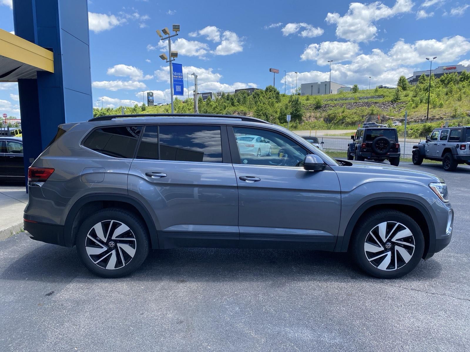 2025 Volkswagen Atlas 2.0T SE w/Technology