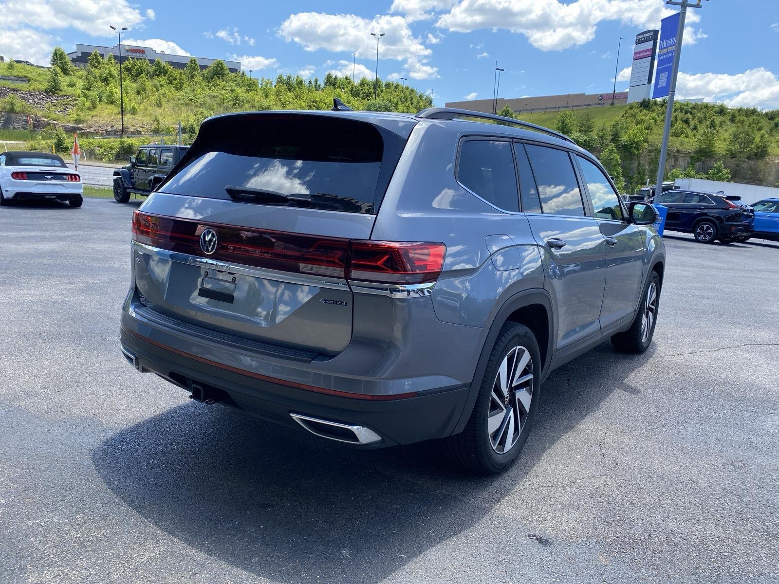2025 Volkswagen Atlas 2.0T SE w/Technology