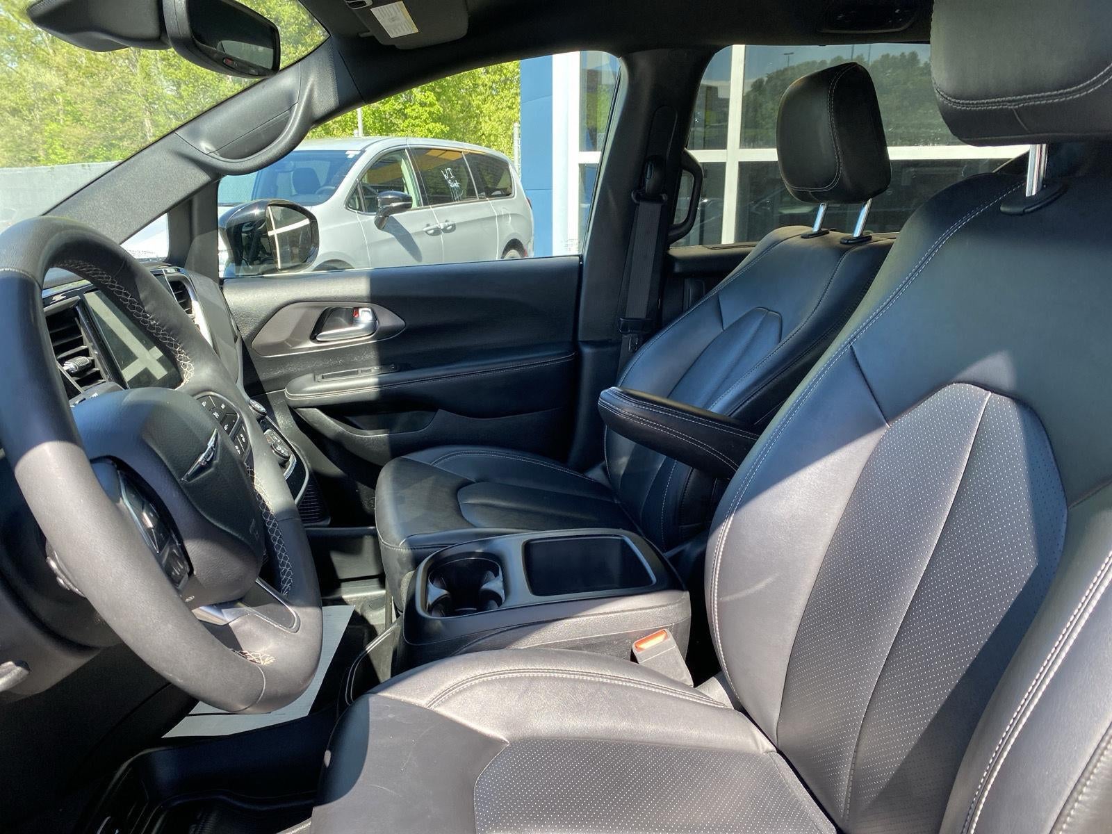 2025 Chrysler Pacifica Select