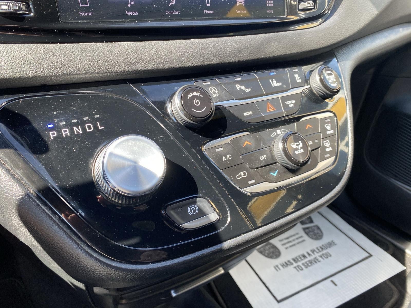 2025 Chrysler Pacifica Select