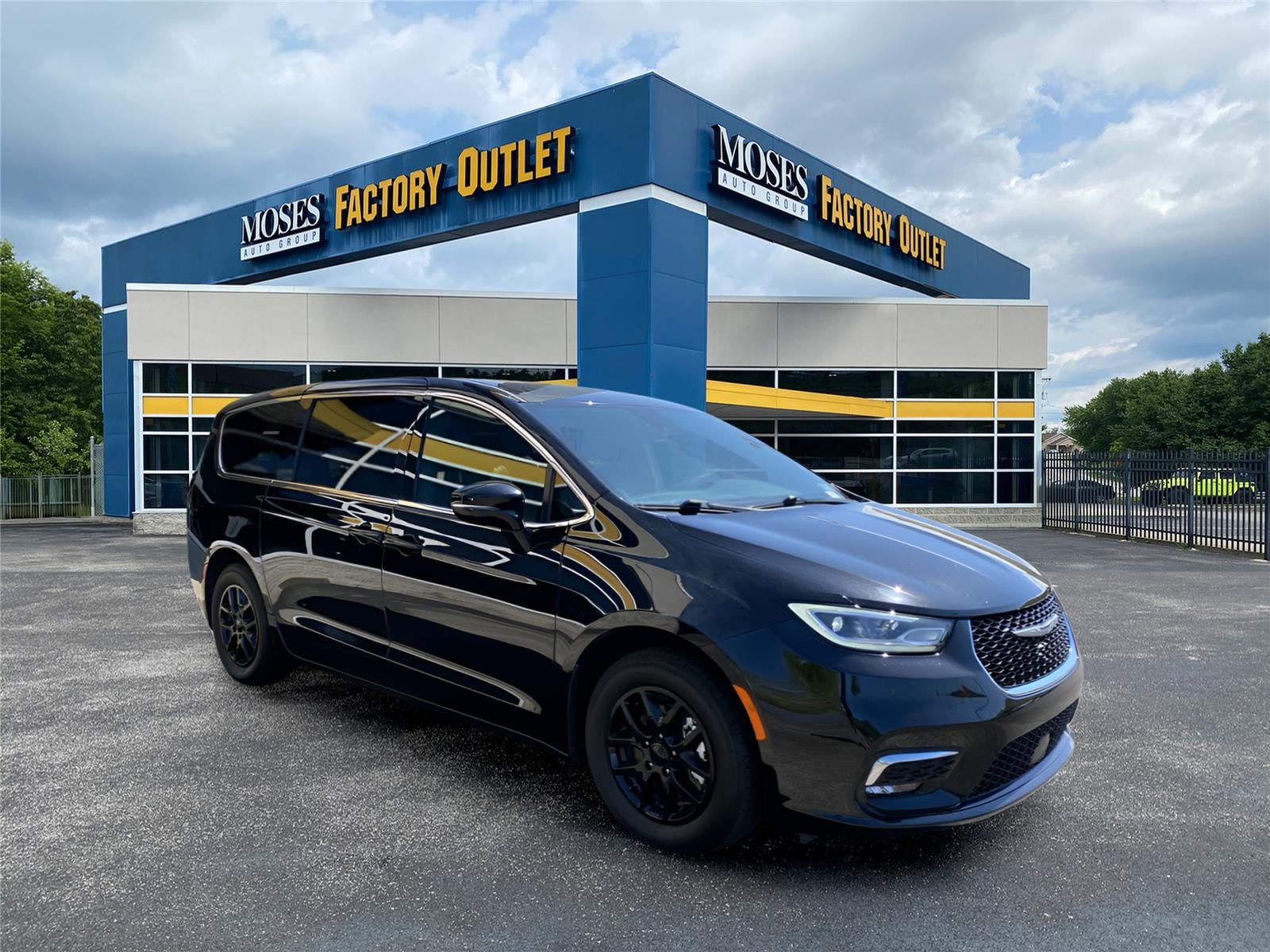 2025 Chrysler Pacifica Select