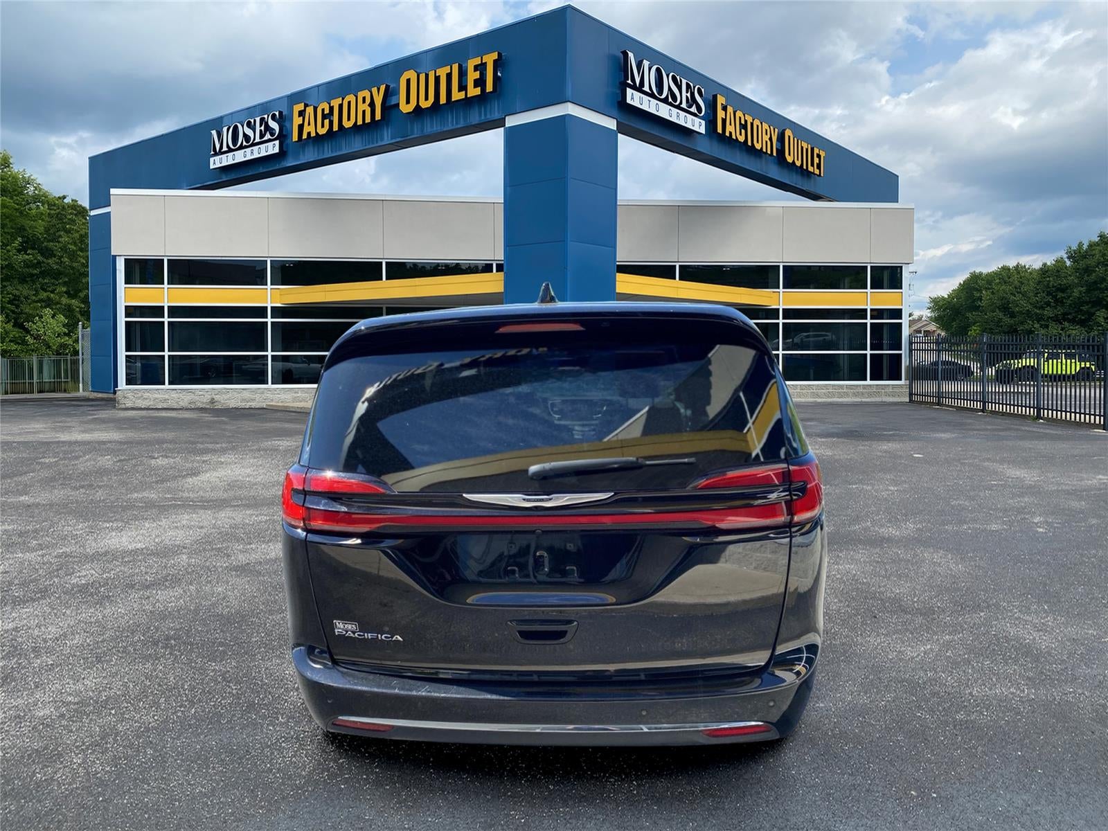 2025 Chrysler Pacifica Select