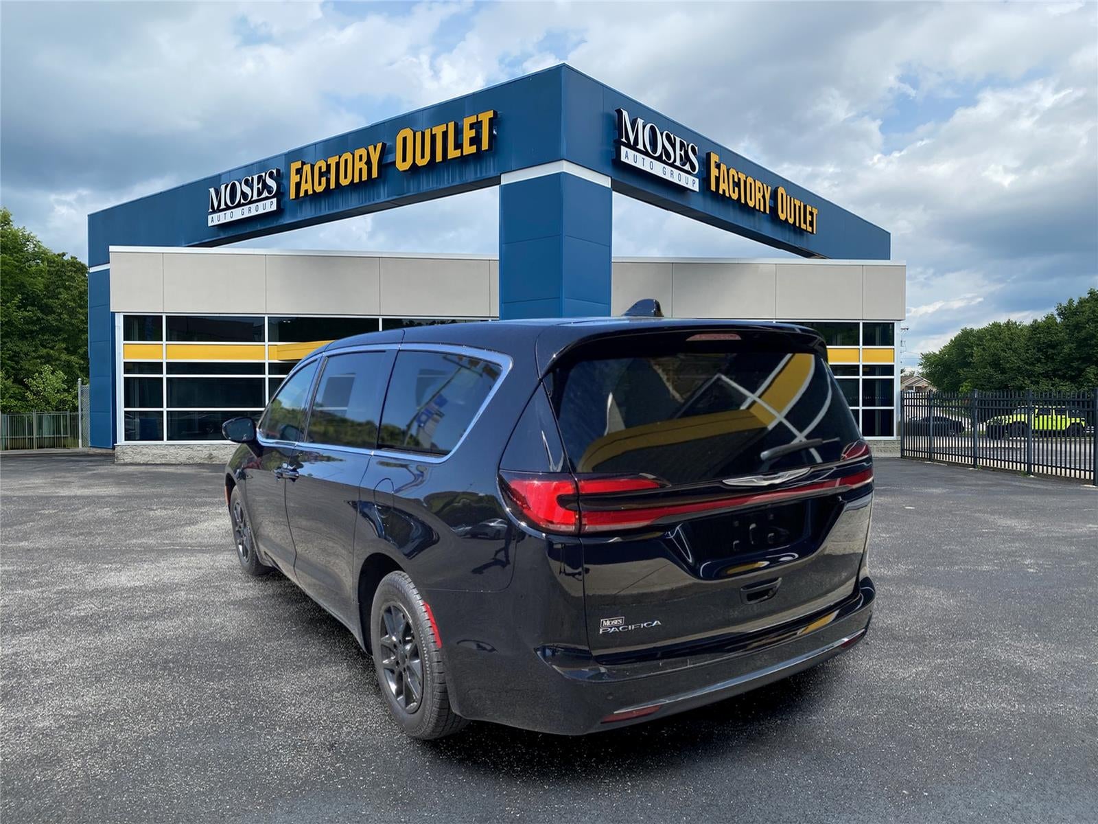 2025 Chrysler Pacifica Select
