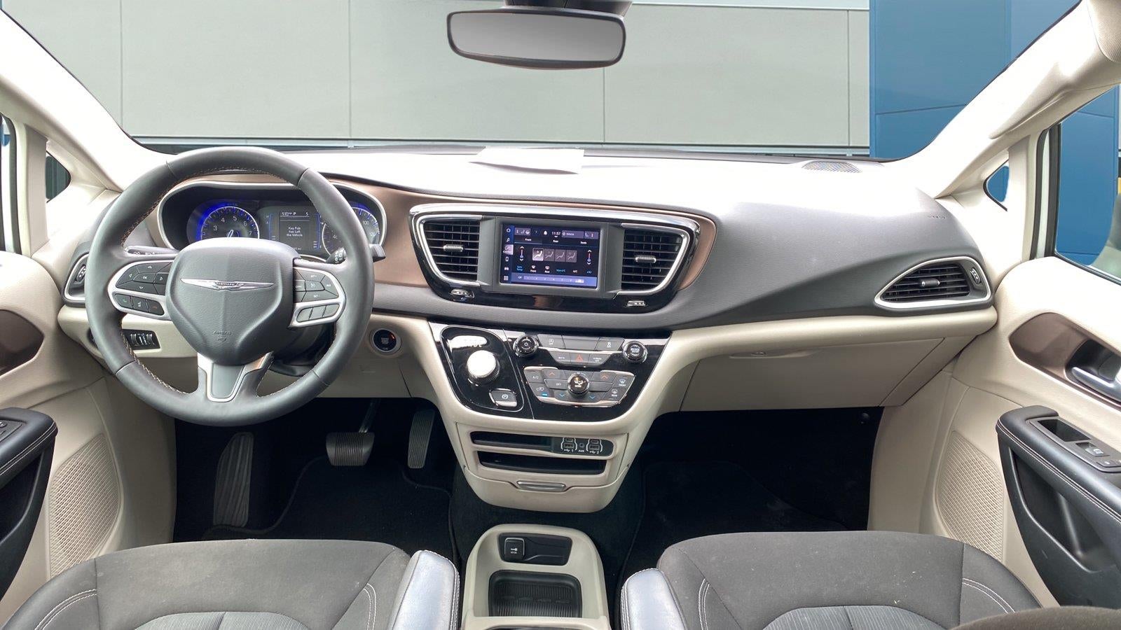 2024 Chrysler Voyager LX