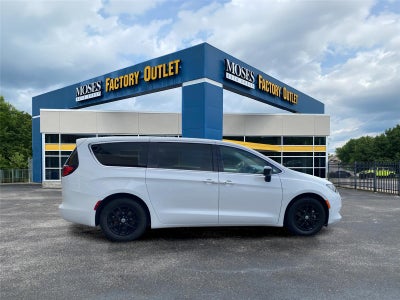 2024 Chrysler Voyager LX
