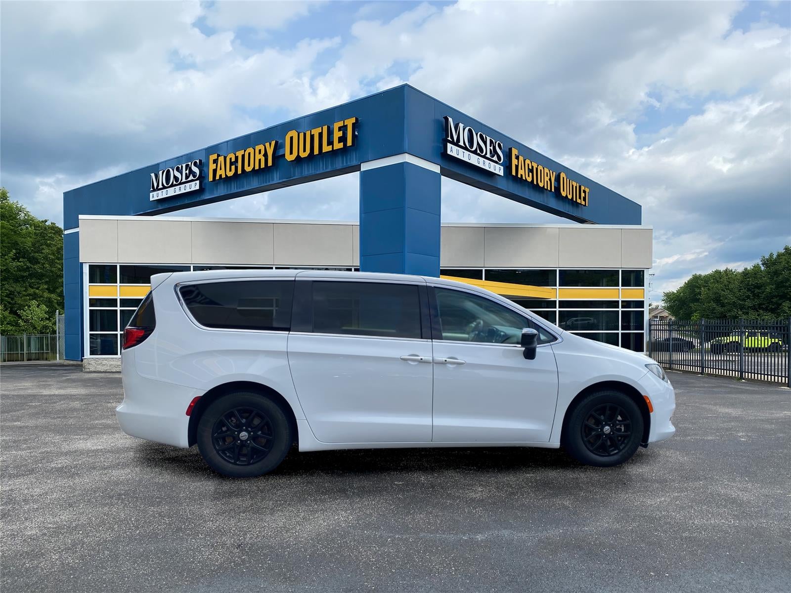 2024 Chrysler Voyager LX