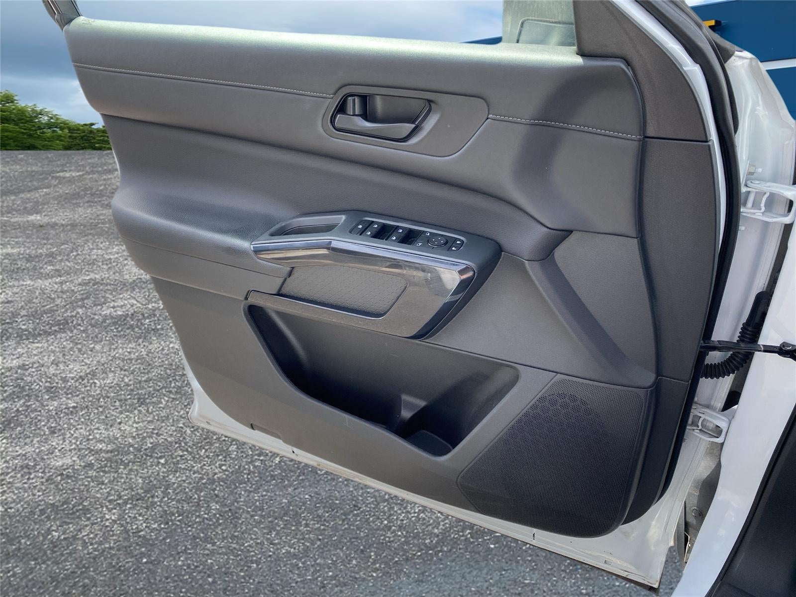2025 Nissan PATHFINDER SV 4WD