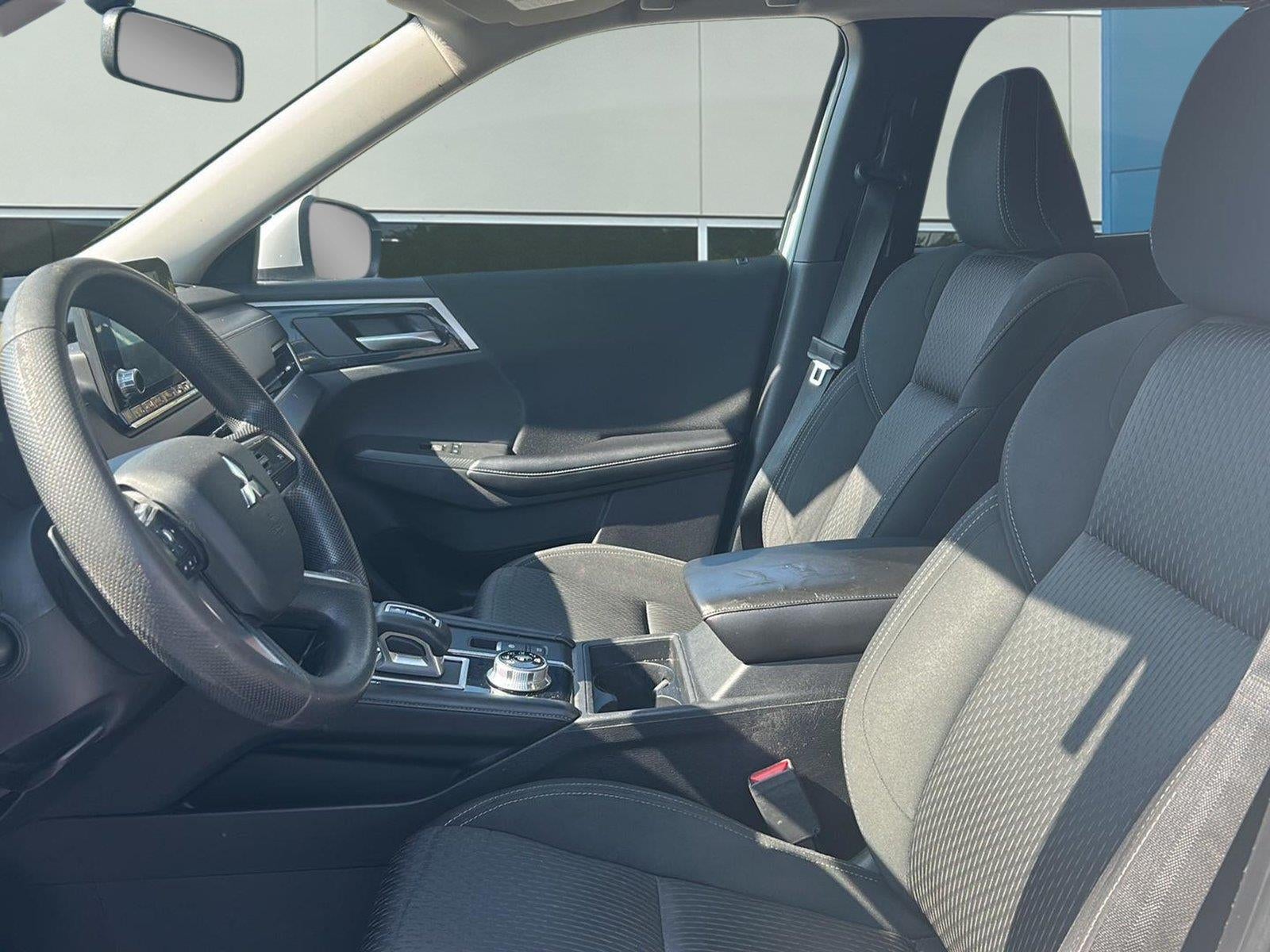 2022 Mitsubishi Outlander ES