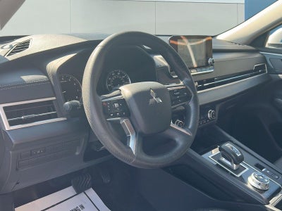 2022 Mitsubishi Outlander ES