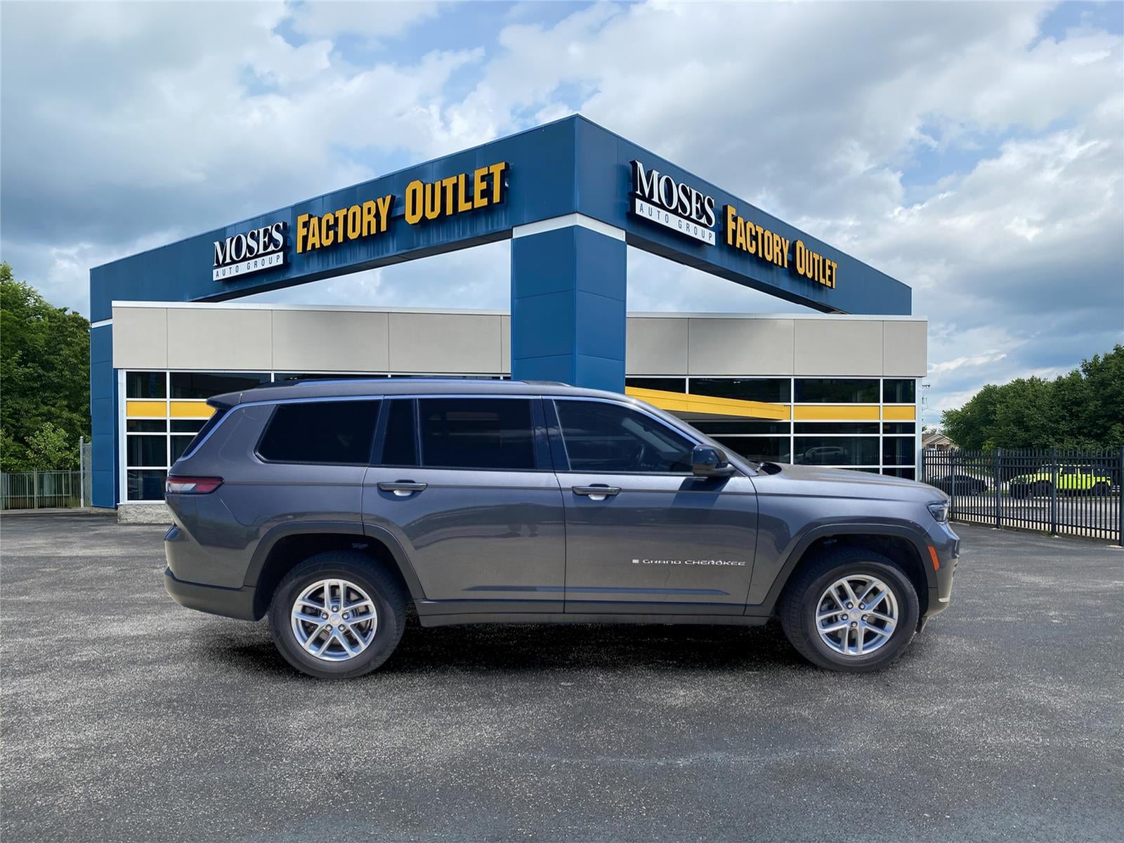 2022 Jeep Grand Cherokee L Laredo
