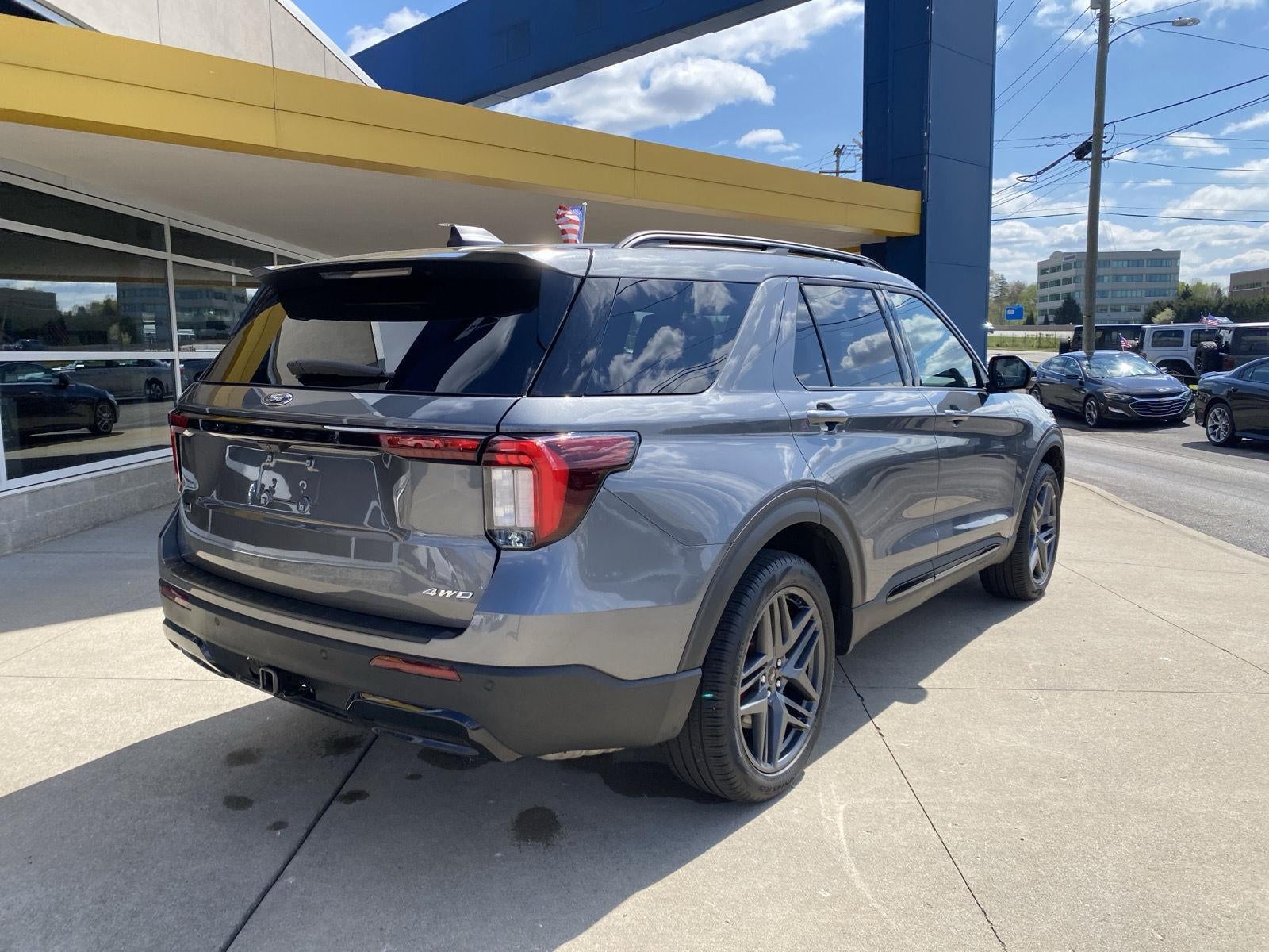 2025 Ford Explorer ST-Line