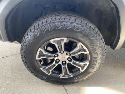 2024 GMC Canyon 4WD AT4