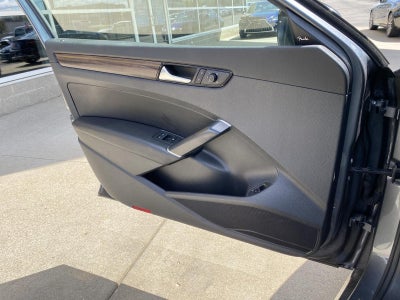 2022 Volkswagen Passat 2.0T Limited Edition