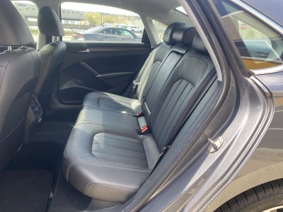 2022 Volkswagen Passat 2.0T Limited Edition