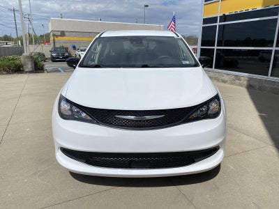 2024 Chrysler Voyager LX