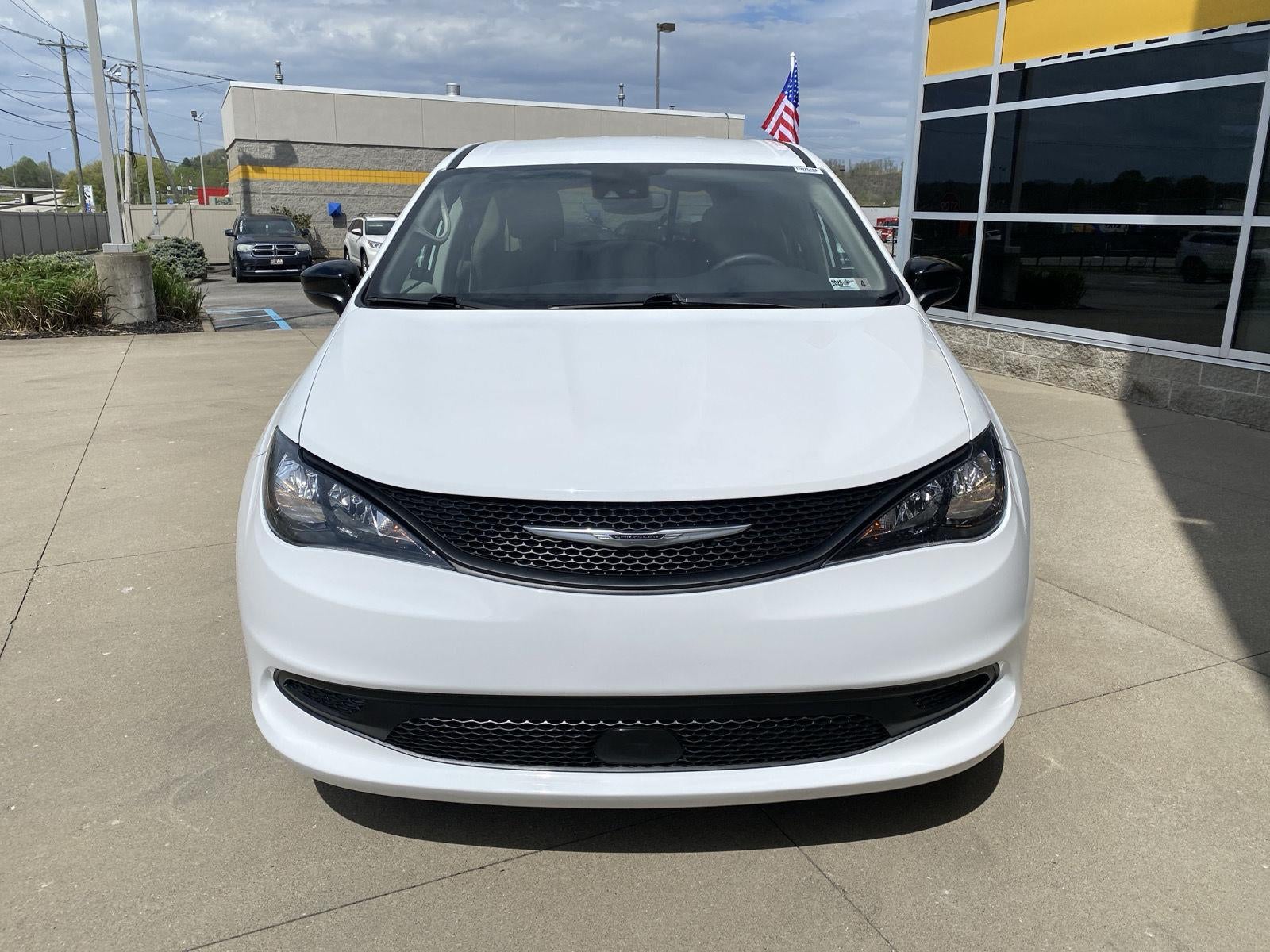 2024 Chrysler Voyager LX