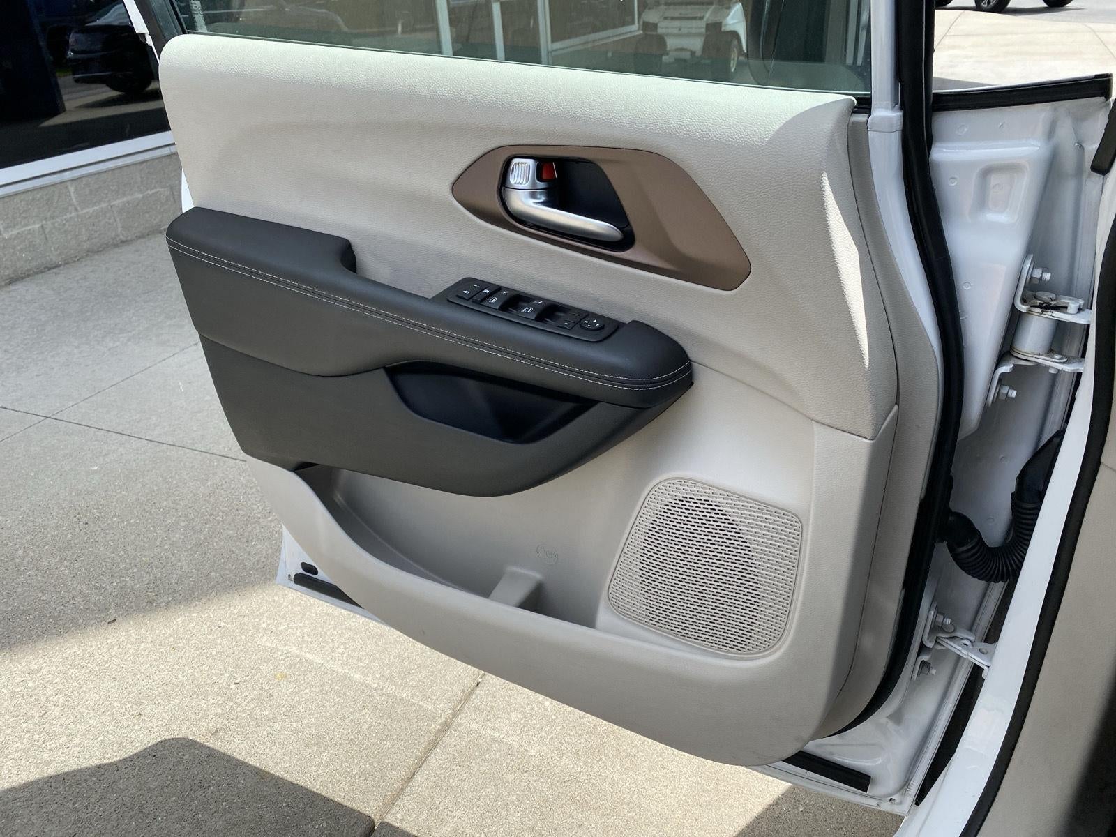 2024 Chrysler Voyager LX