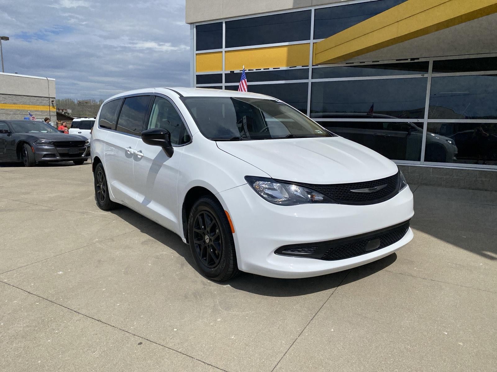 2024 Chrysler Voyager LX