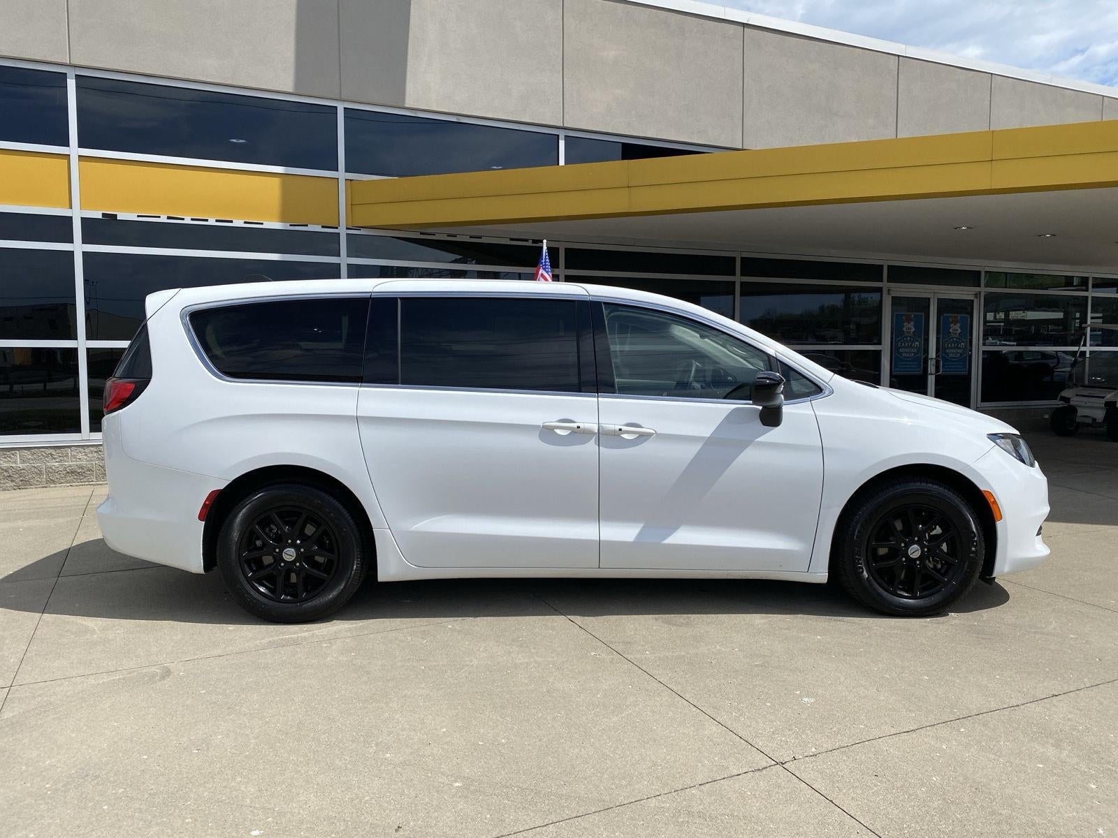 2024 Chrysler Voyager LX