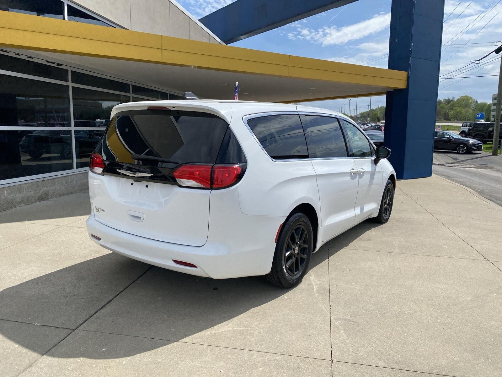 2024 Chrysler Voyager LX
