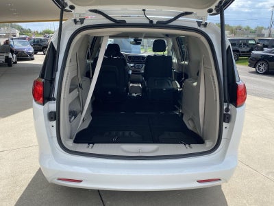 2024 Chrysler Voyager LX