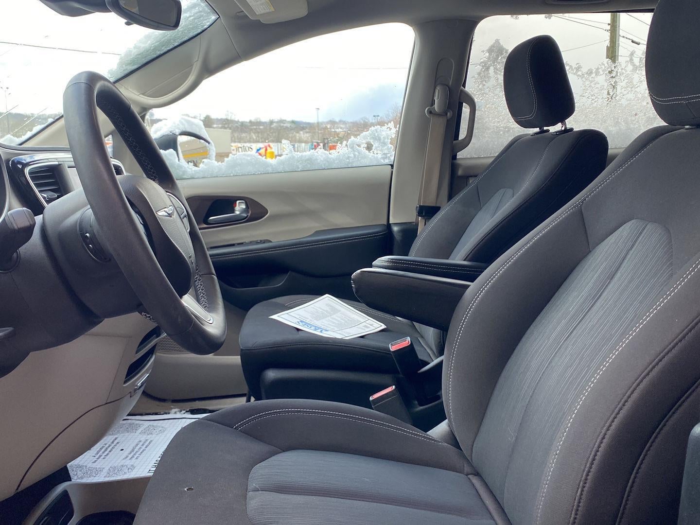 2024 Chrysler Voyager LX