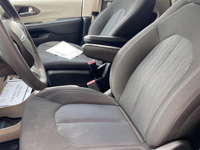 2024 Chrysler Voyager LX