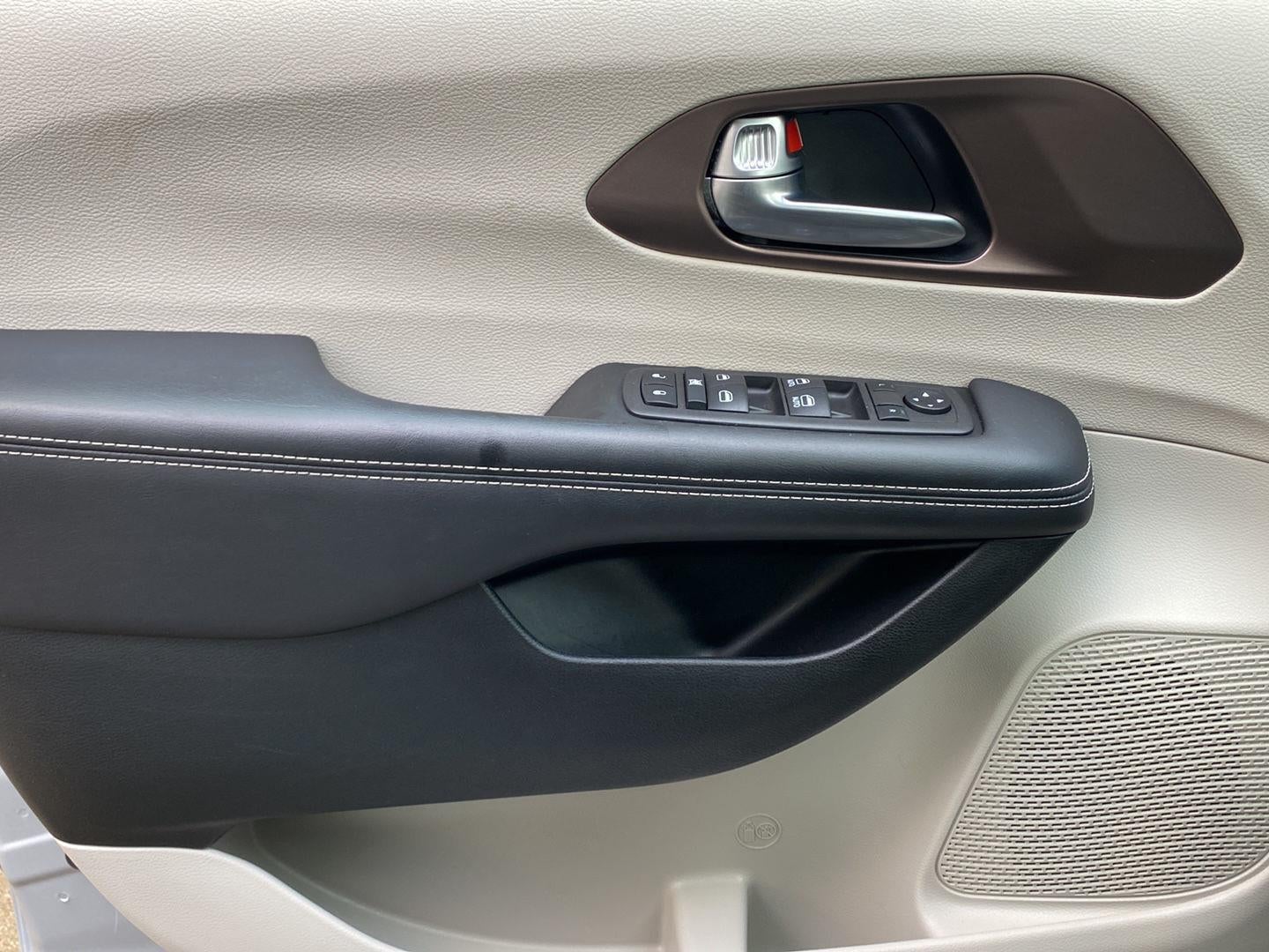 2024 Chrysler Voyager LX