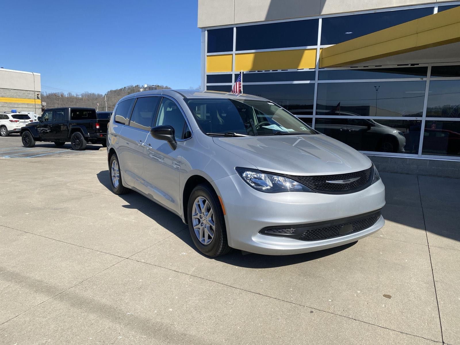 2024 Chrysler Voyager LX